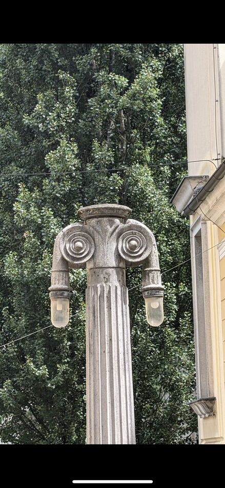 Accidental Face Du Jour 7 8 Good Morning A Cool Street Lamp In Europe