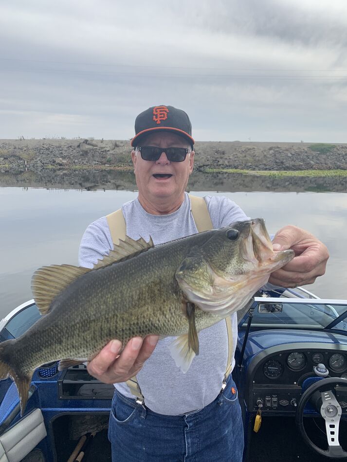 DeltaExpress, Sac Delta, Salmon Fishing Out plugging for Salmon in the