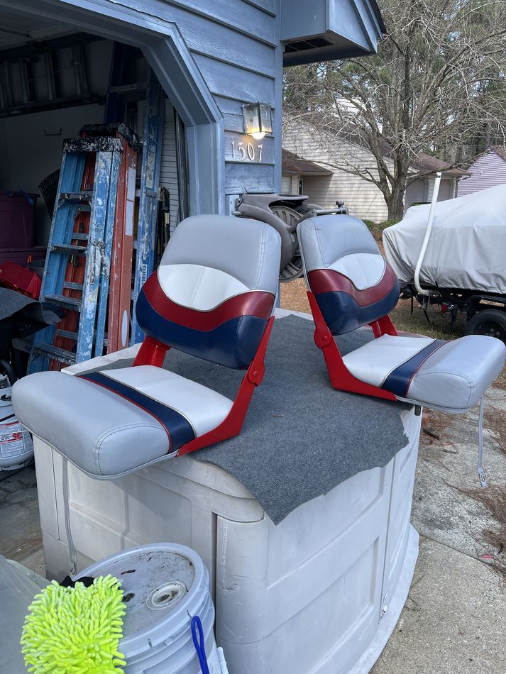 Detailing interior and exterior of boat (Page 2) Seats look new