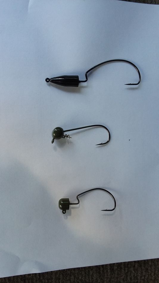 From the top, BPS Perfect Worm hook,  Shakey Head,...