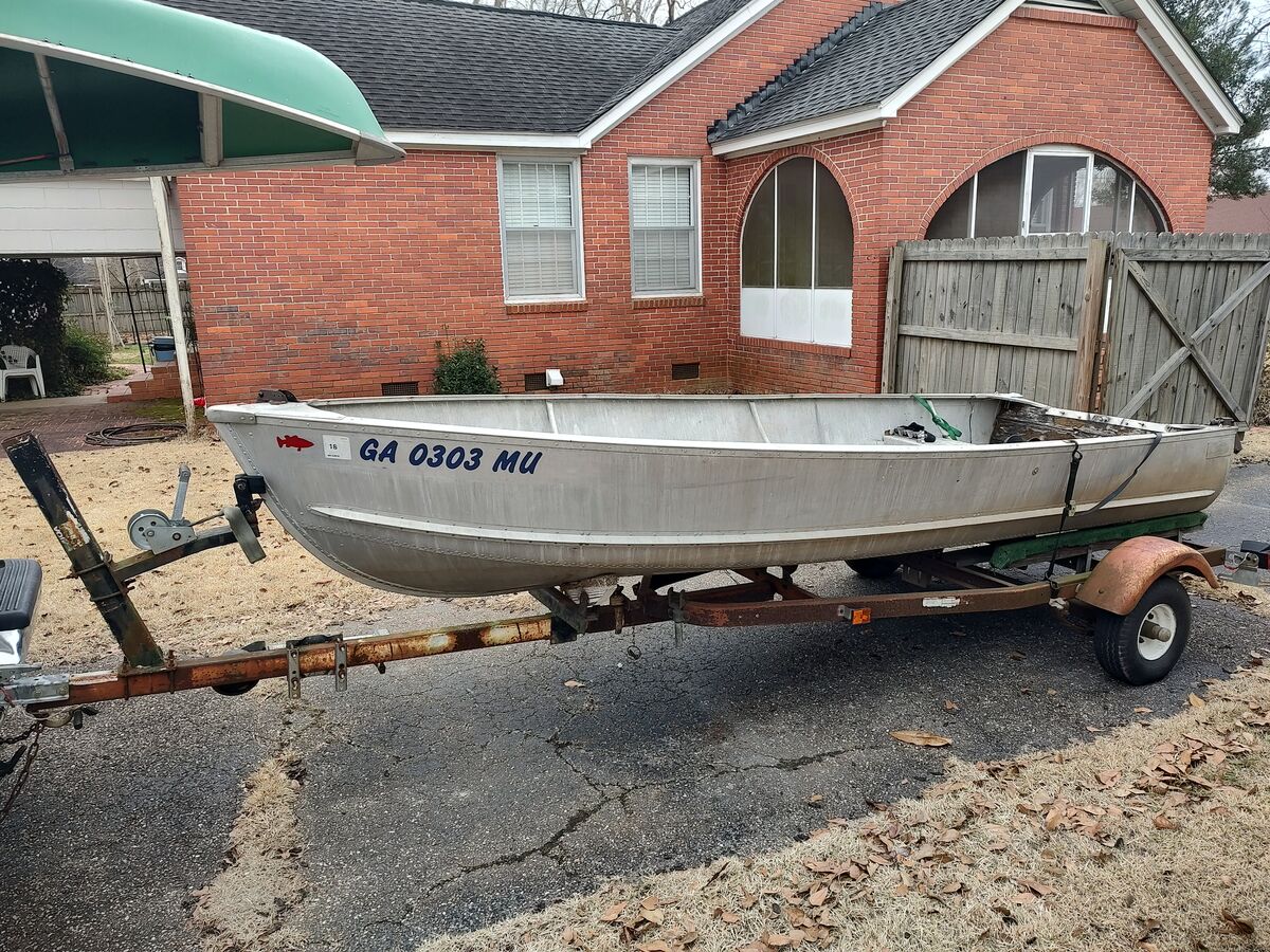Old 14' Alum V-Hull boat and trailer...