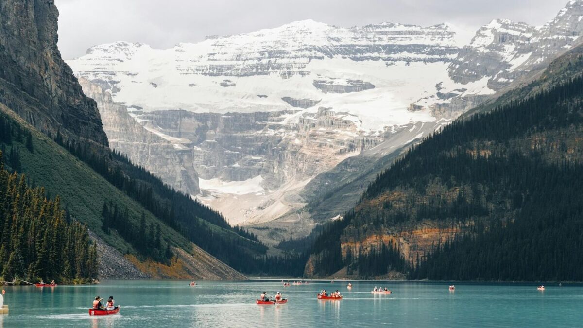 Photo of the Day # 531: Banff, AB, Canada. Where are the fishing rods ...